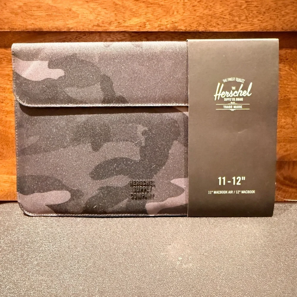 NWT Herschel Supply Laptop Sleeve Spokane 11-12